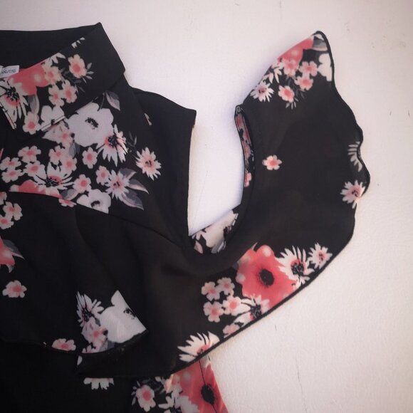 Ricki's Ladies Sleeveless Black with Flowers Blouse/Tunic - Picture 5 of 10